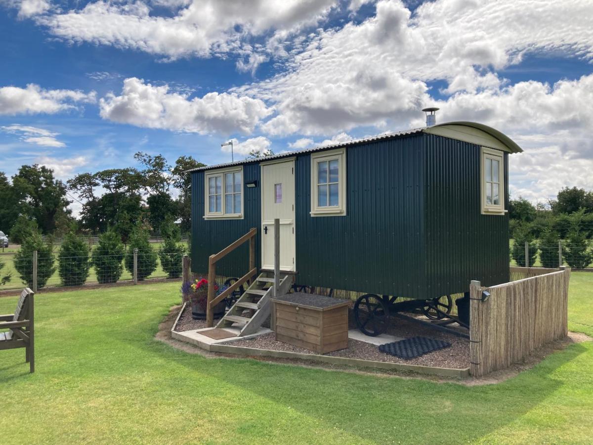 The Hawthorn Shepherds Hut อายเมาธ์ ภายนอก รูปภาพ