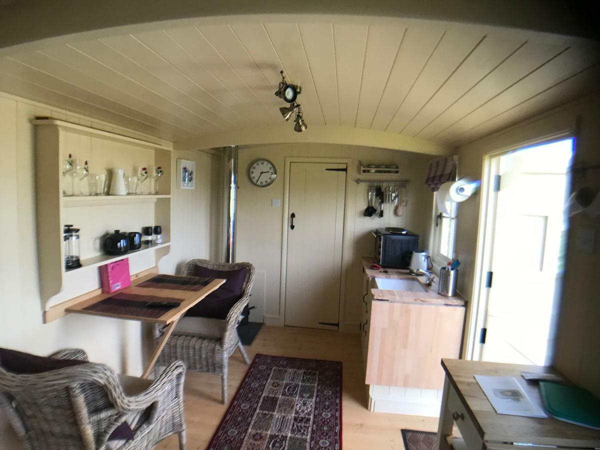 The Hawthorn Shepherds Hut อายเมาธ์ ภายนอก รูปภาพ