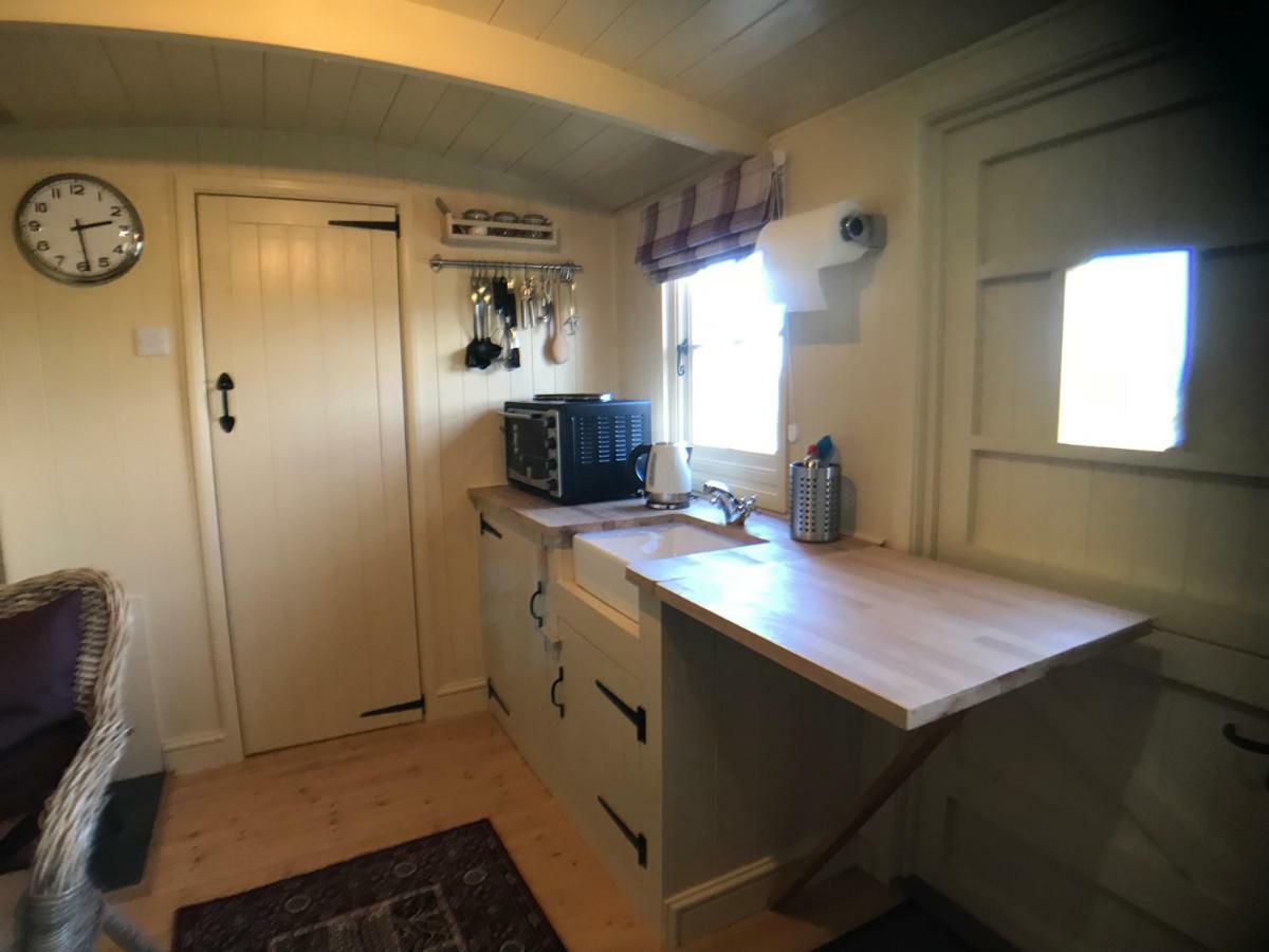 The Hawthorn Shepherds Hut อายเมาธ์ ภายนอก รูปภาพ