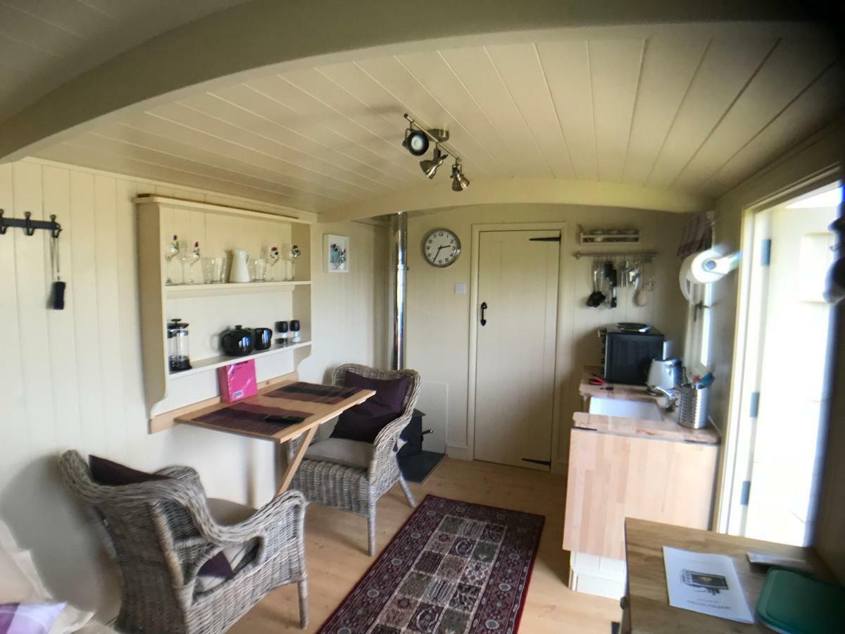 The Hawthorn Shepherds Hut อายเมาธ์ ภายนอก รูปภาพ