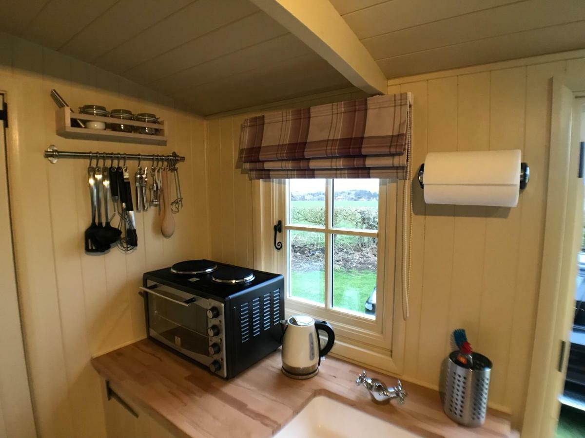 The Hawthorn Shepherds Hut อายเมาธ์ ภายนอก รูปภาพ