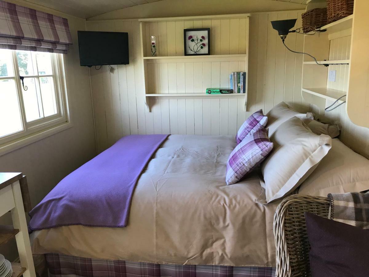 The Hawthorn Shepherds Hut อายเมาธ์ ภายนอก รูปภาพ